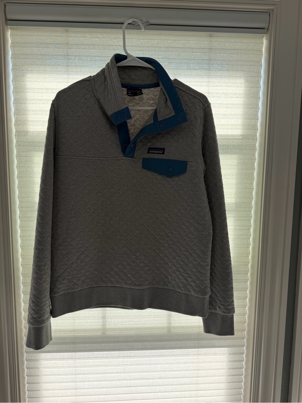 Patagonia Women’s Gray Snap-T Quilted Pullover Sweater with  Blue Trim